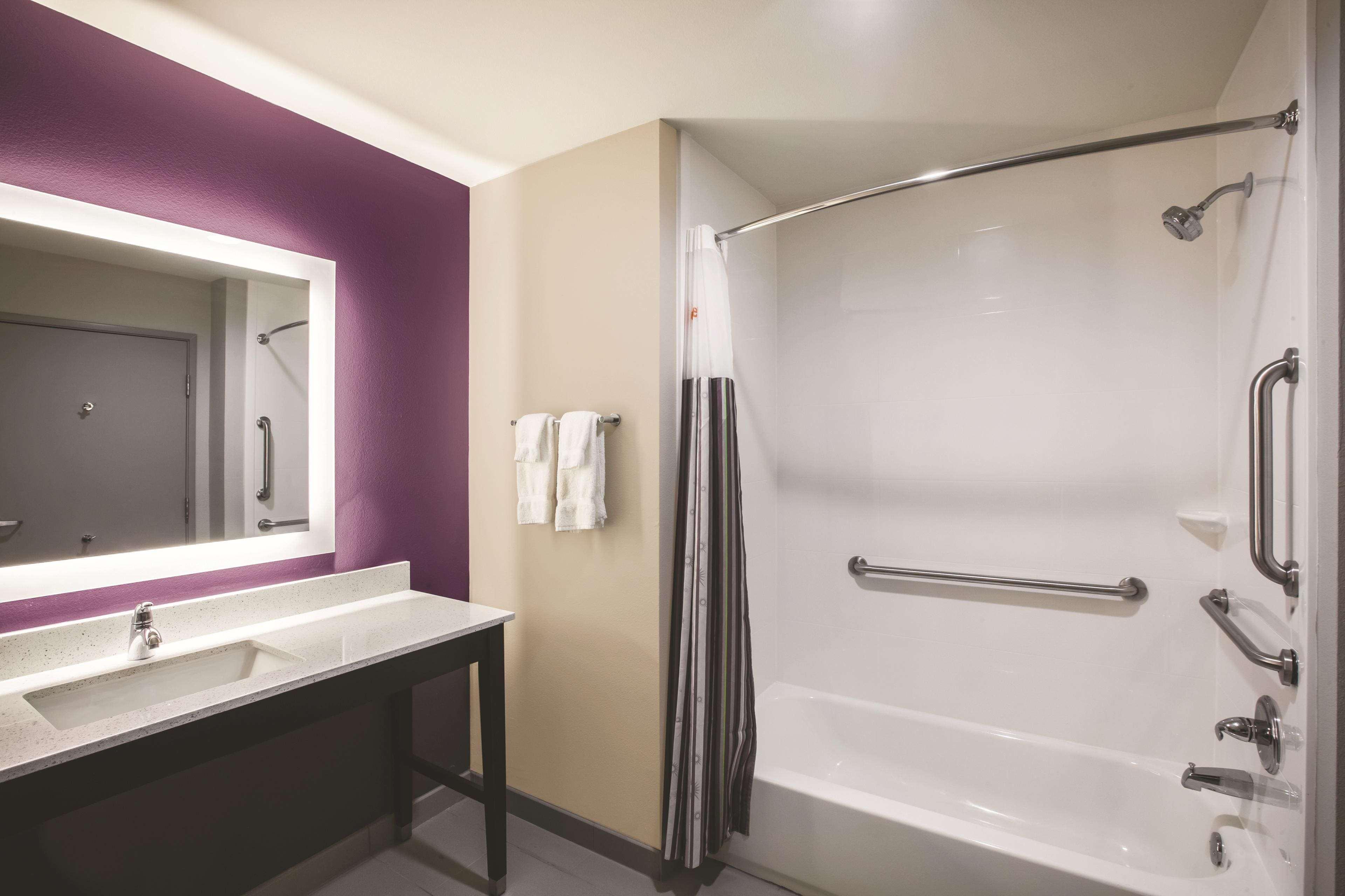La Quinta By Wyndham Dallas Northeast-Arboretum Garland Exterior photo